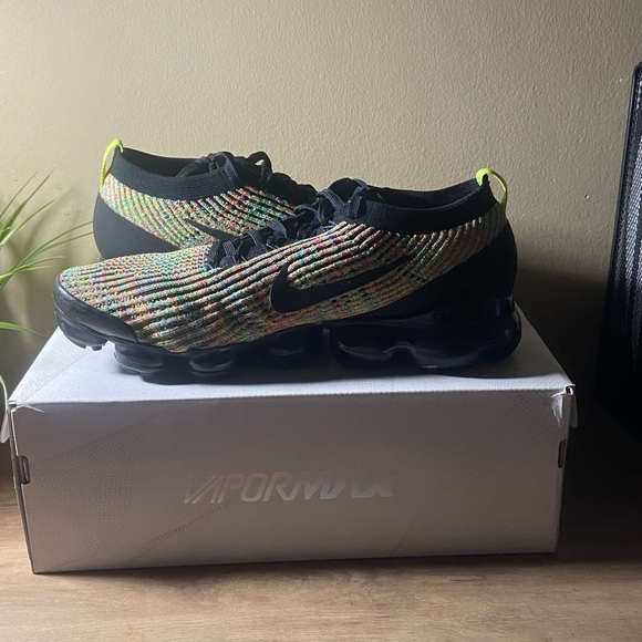 MENS NIKE VAPORMAX FLYNIT 3 MULTICOLOR - Picture 2 of 4